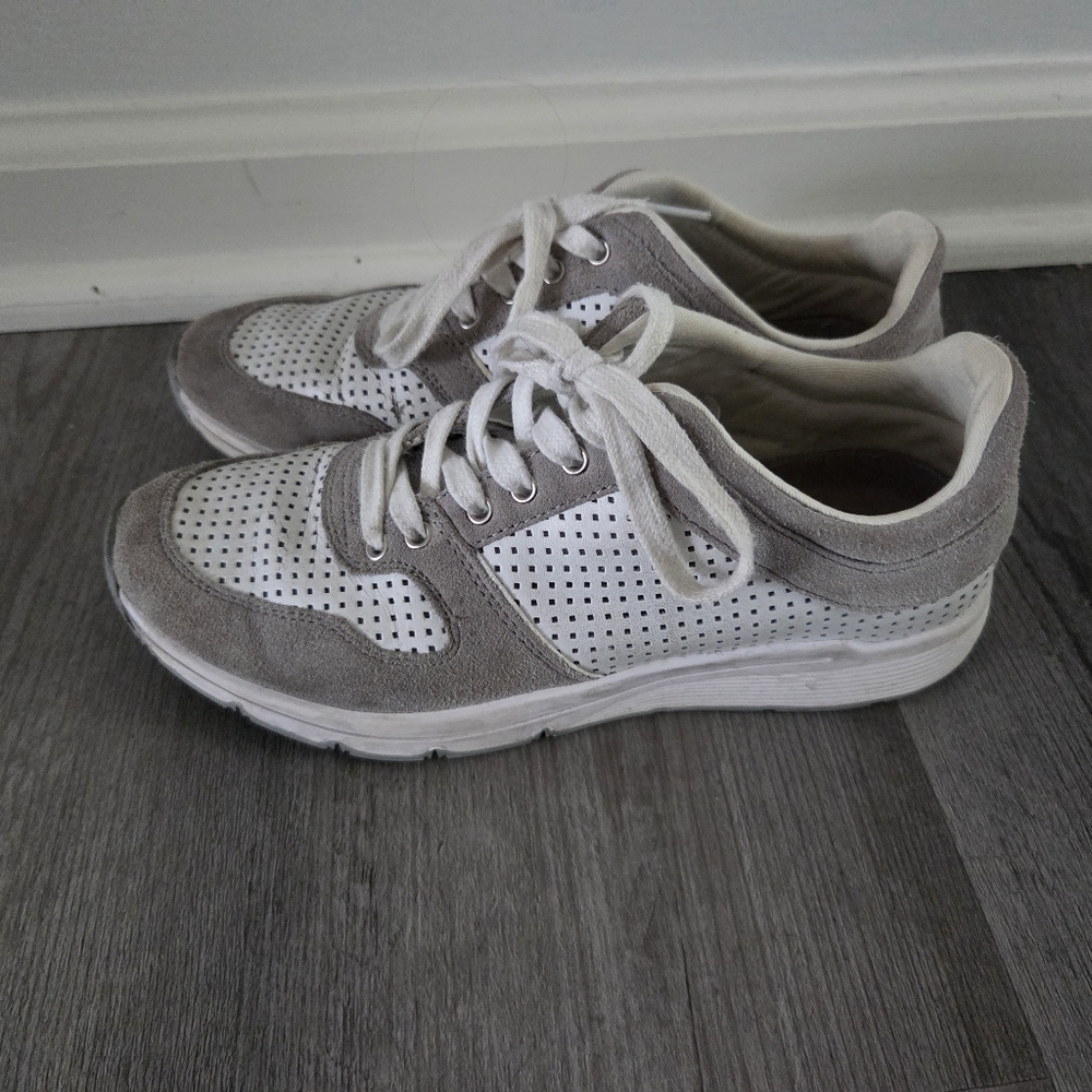 Isaac Mizrahi White & Grey  Perforated Leather Soho Women's Sneakers sz. 7.